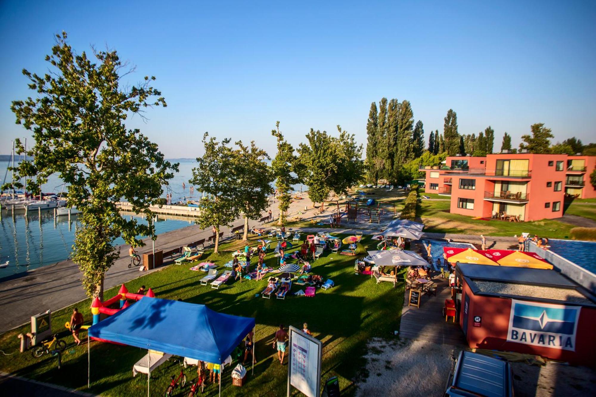 Bavaria Club Apartman 발라톤엘 외부 사진